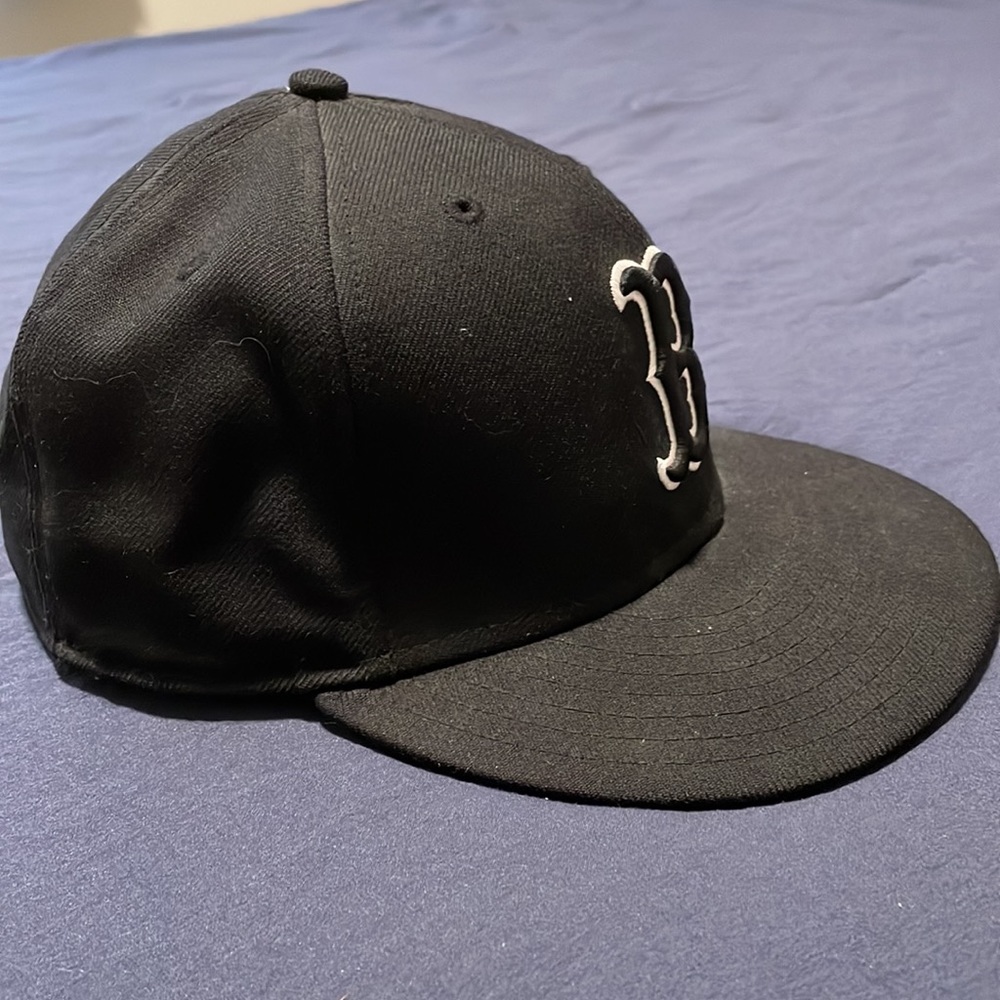 Black Boston Red Sox fitted hat - Picture 4 of 6